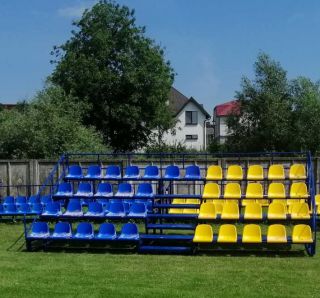 Трибуна для вболівальників 42 місця